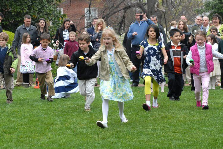 Easter egg hunts entertain children around the world. (Source: Flickr, MarylandGovPics)